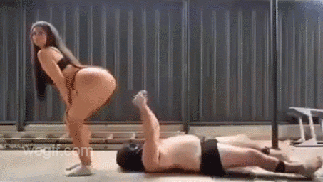 女生放屁時(shí)點(diǎn)火會(huì)爆炸嗎？（GIF）
